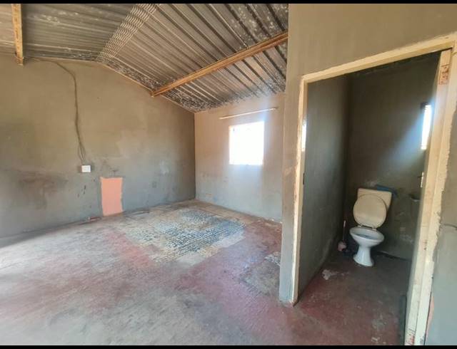 1 BEDROOM HOUSE FOR SALE IN PHUMULA